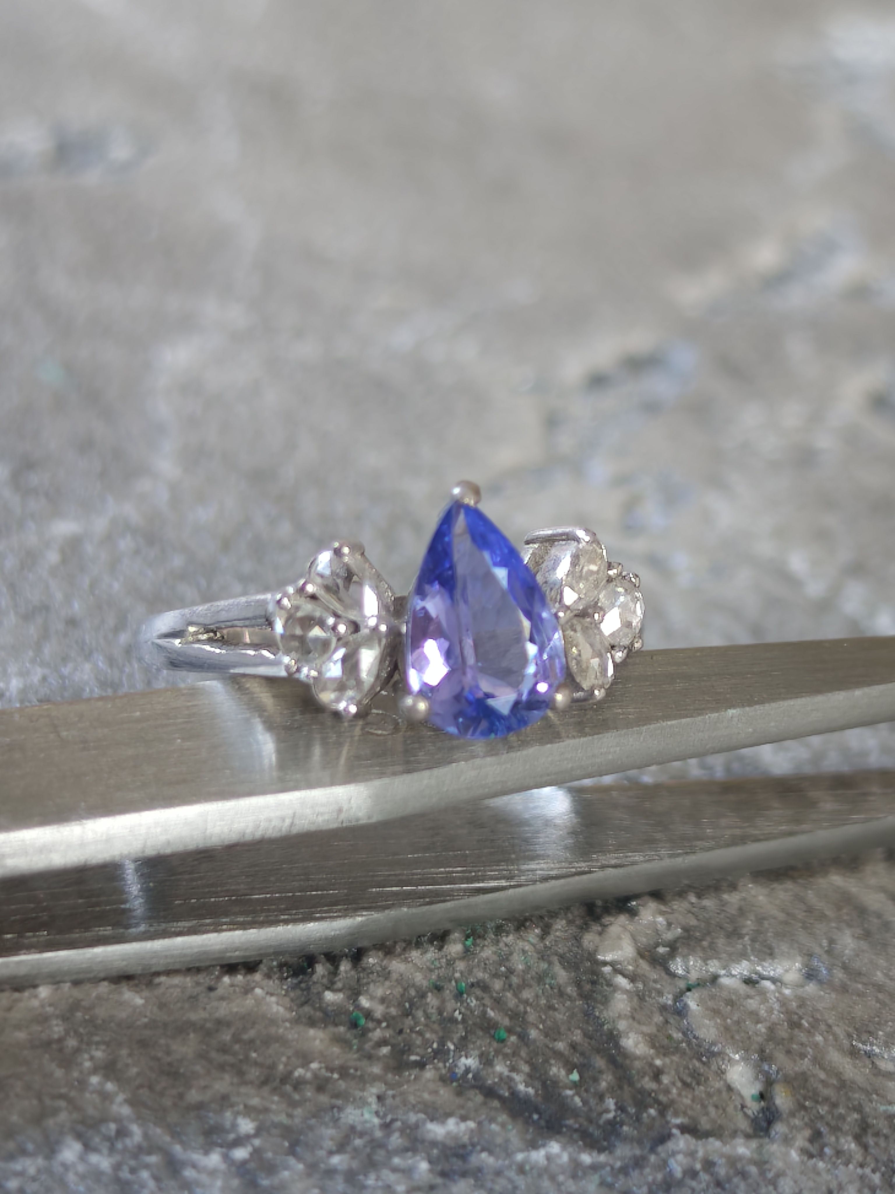 Pırlanta Tanzanit Yüzük