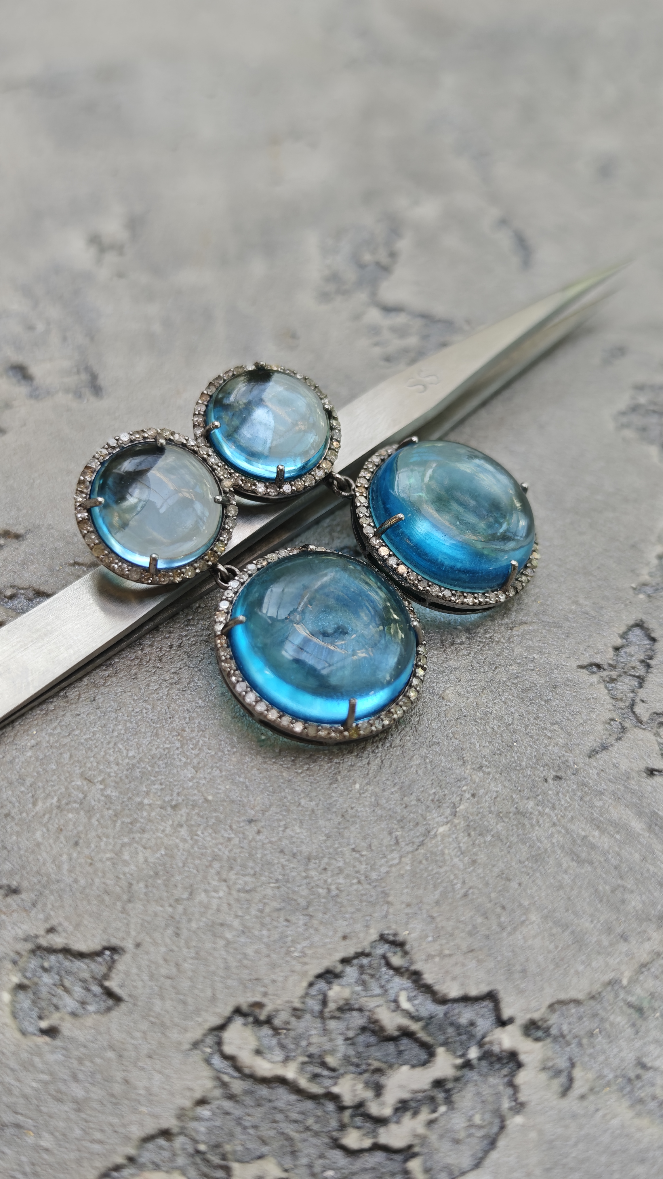 Topaz Elmas Küpe