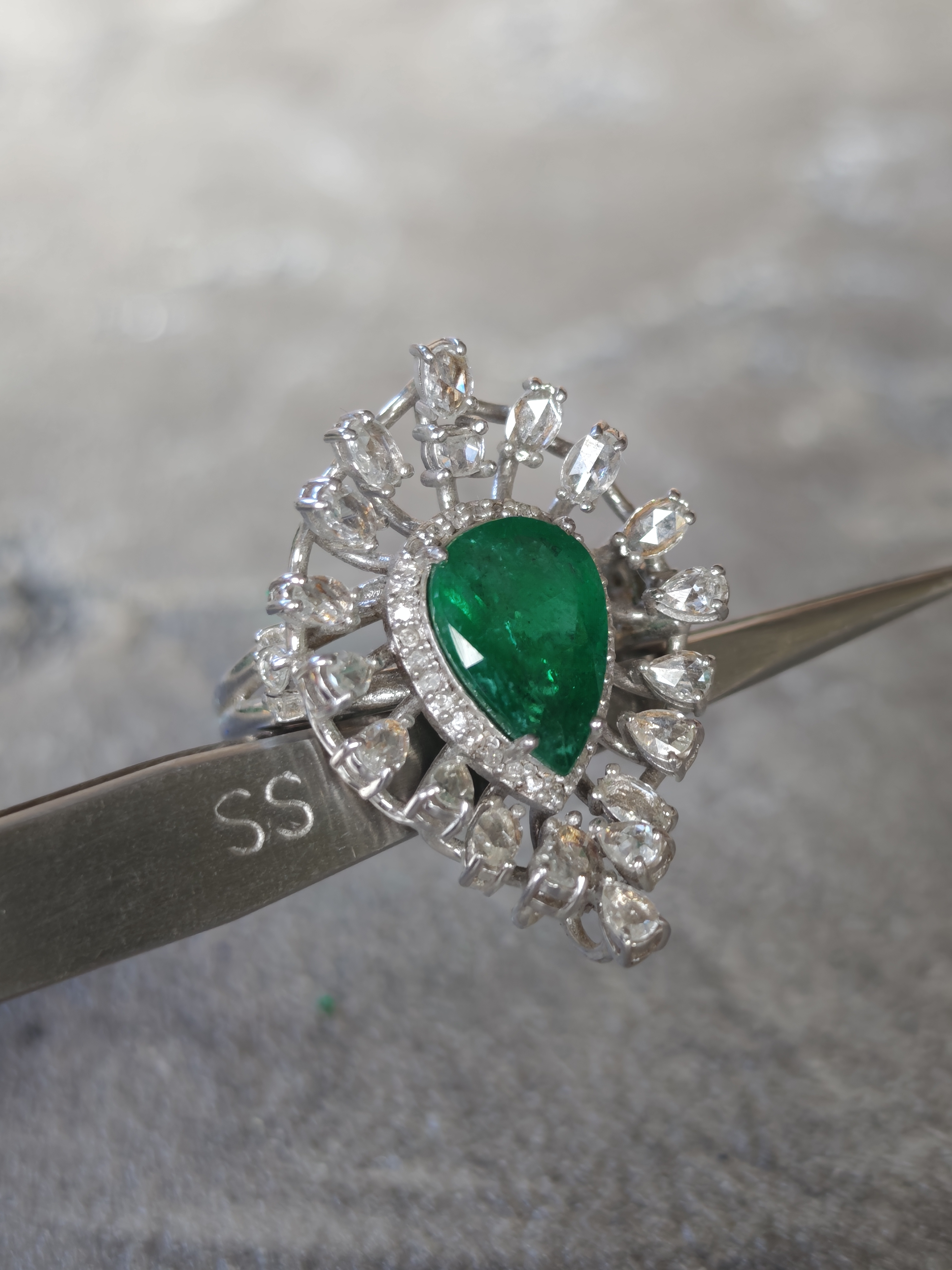 Lilith-Zümrüt Elmas yüzük