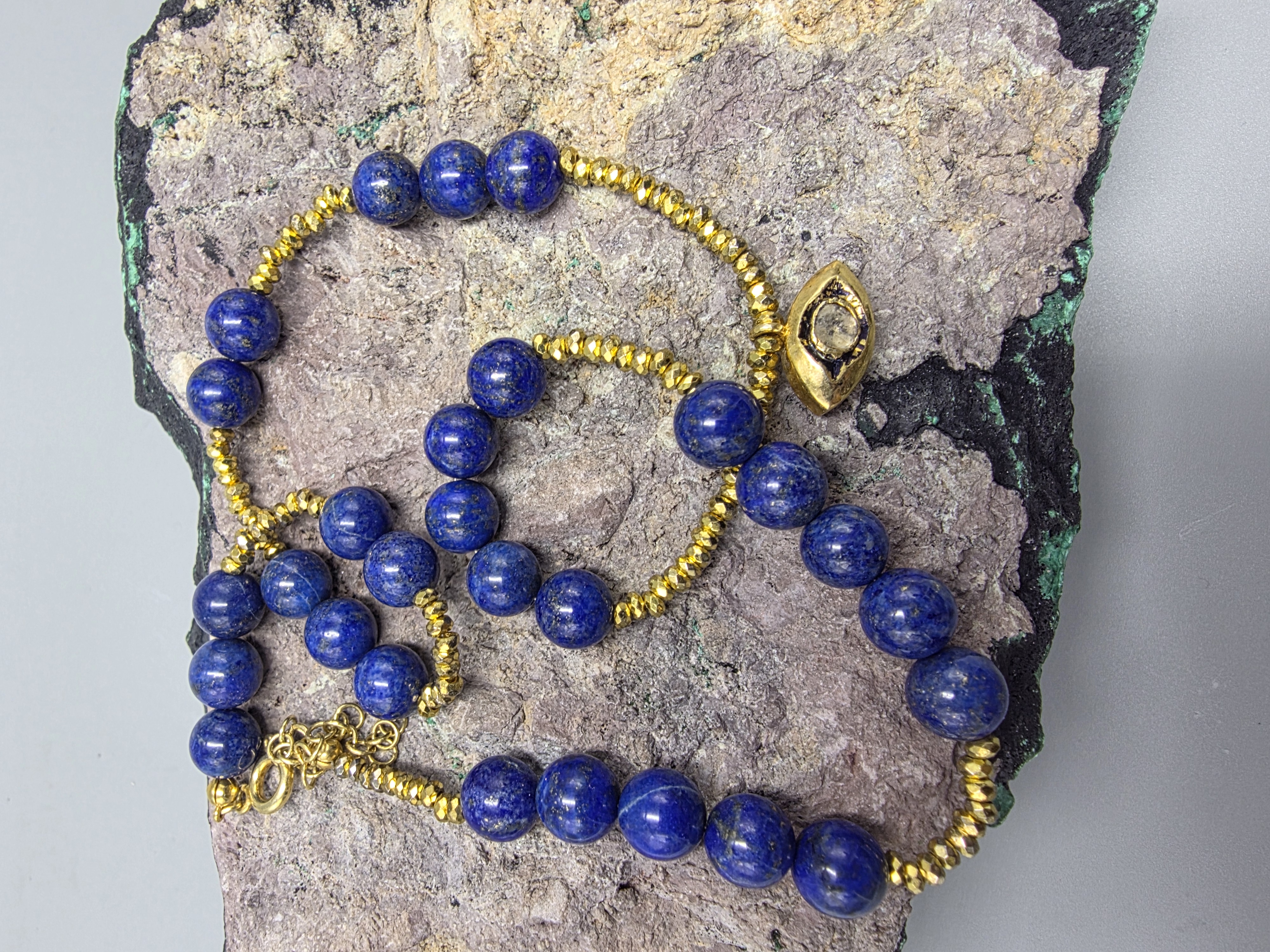 Ural'da Bir Lacivert