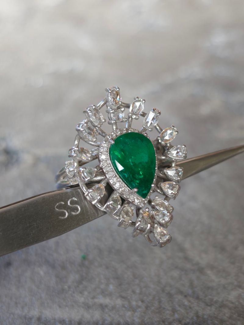 Lilith-Zümrüt Elmas yüzük