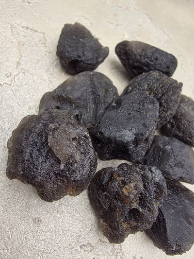 TEKTİT-ALEMLERİN TAŞI