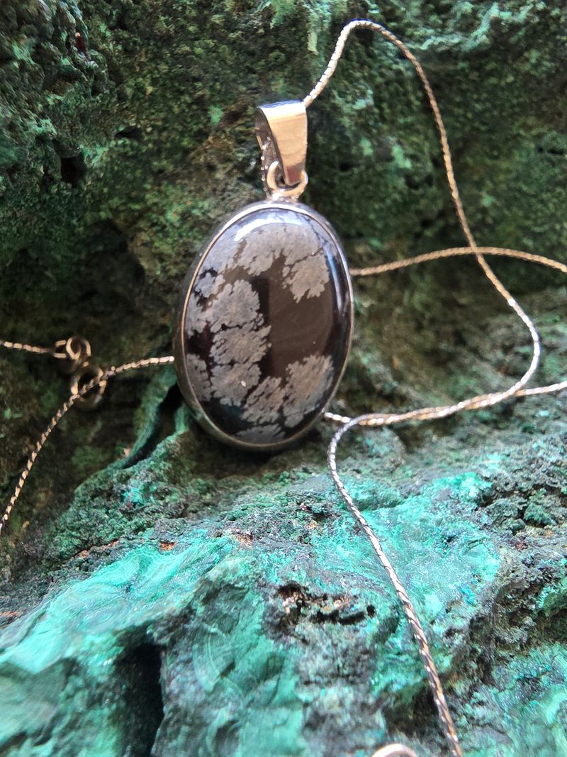 Obsidyen Kolye