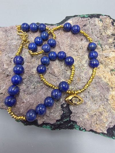 Ural'da Bir Lacivert