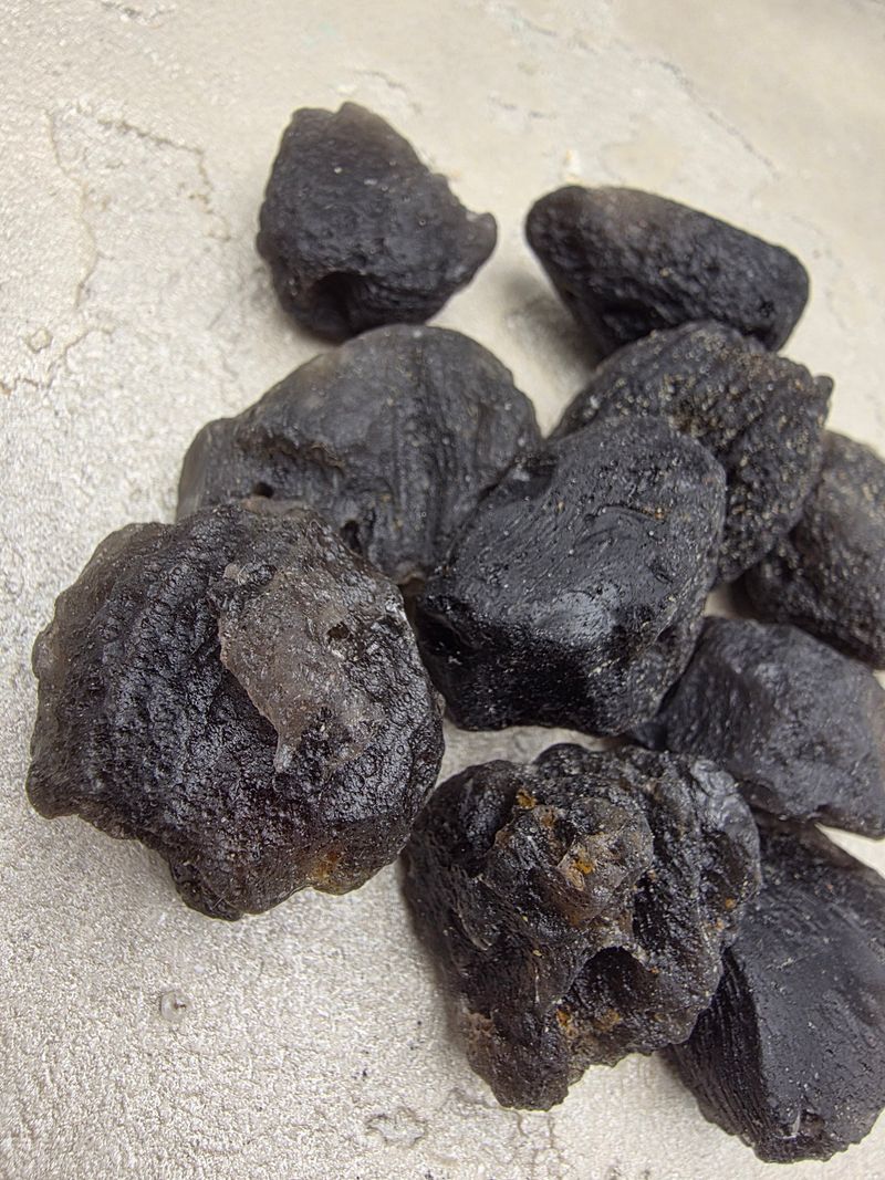 TEKTİT-ALEMLERİN TAŞI