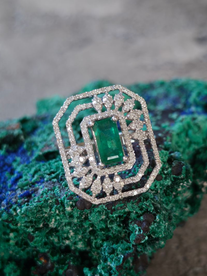 Pırlanta Zümrüt Yüzük