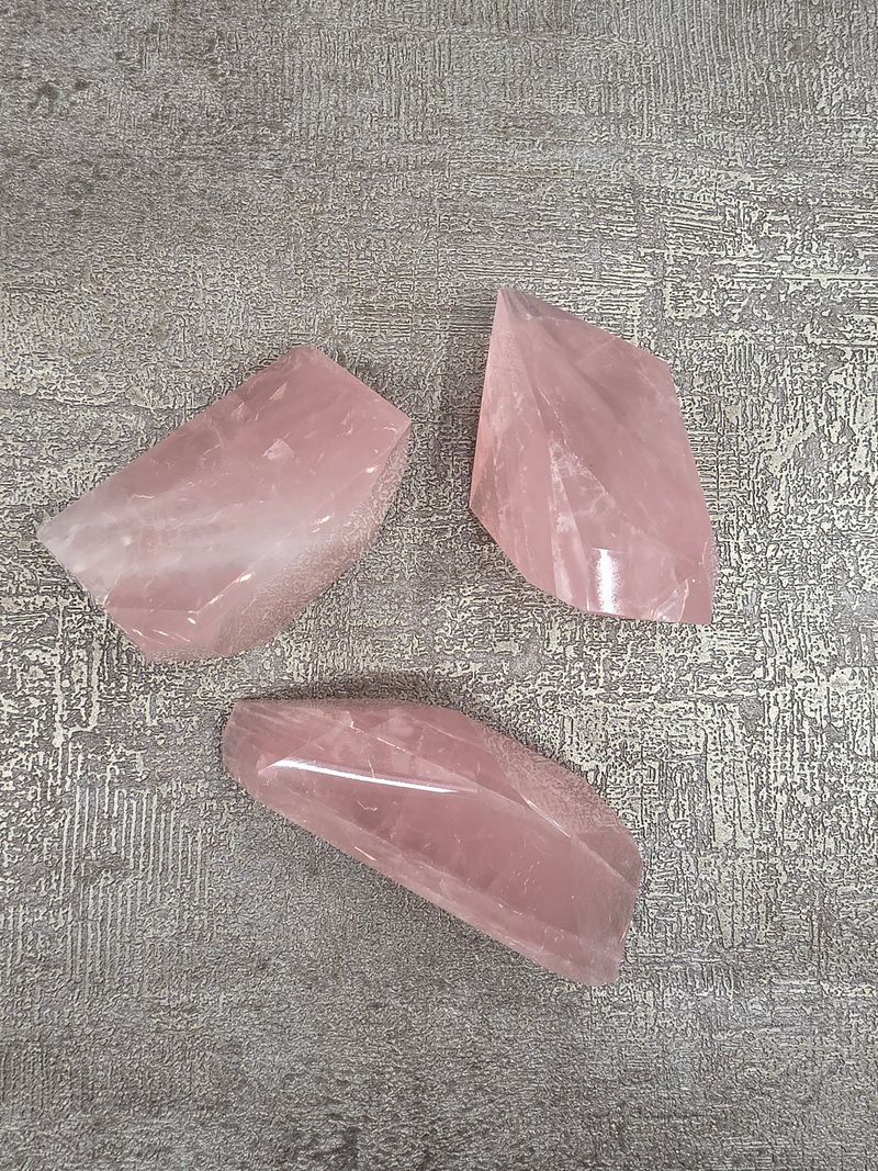 1441 Madagascar Pembe Kuvars