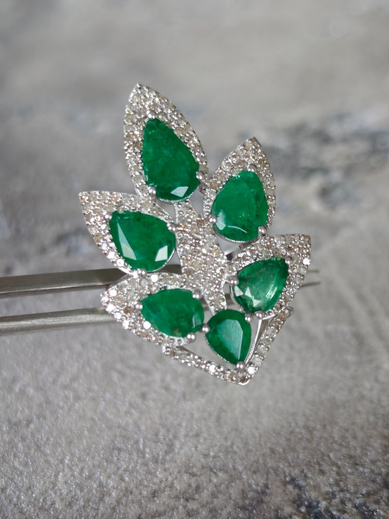 Zümrüt Pırlanta Yüzük