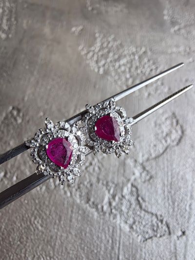 Pırlanta Yakut Küpe