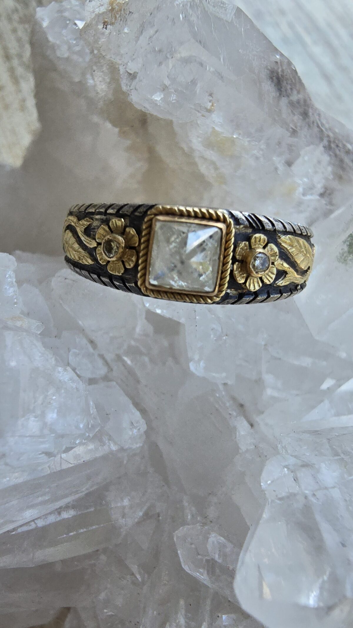 18 AYAR KUVARS ALTIN GÜMÜŞ YÜZÜK - Görsel 4