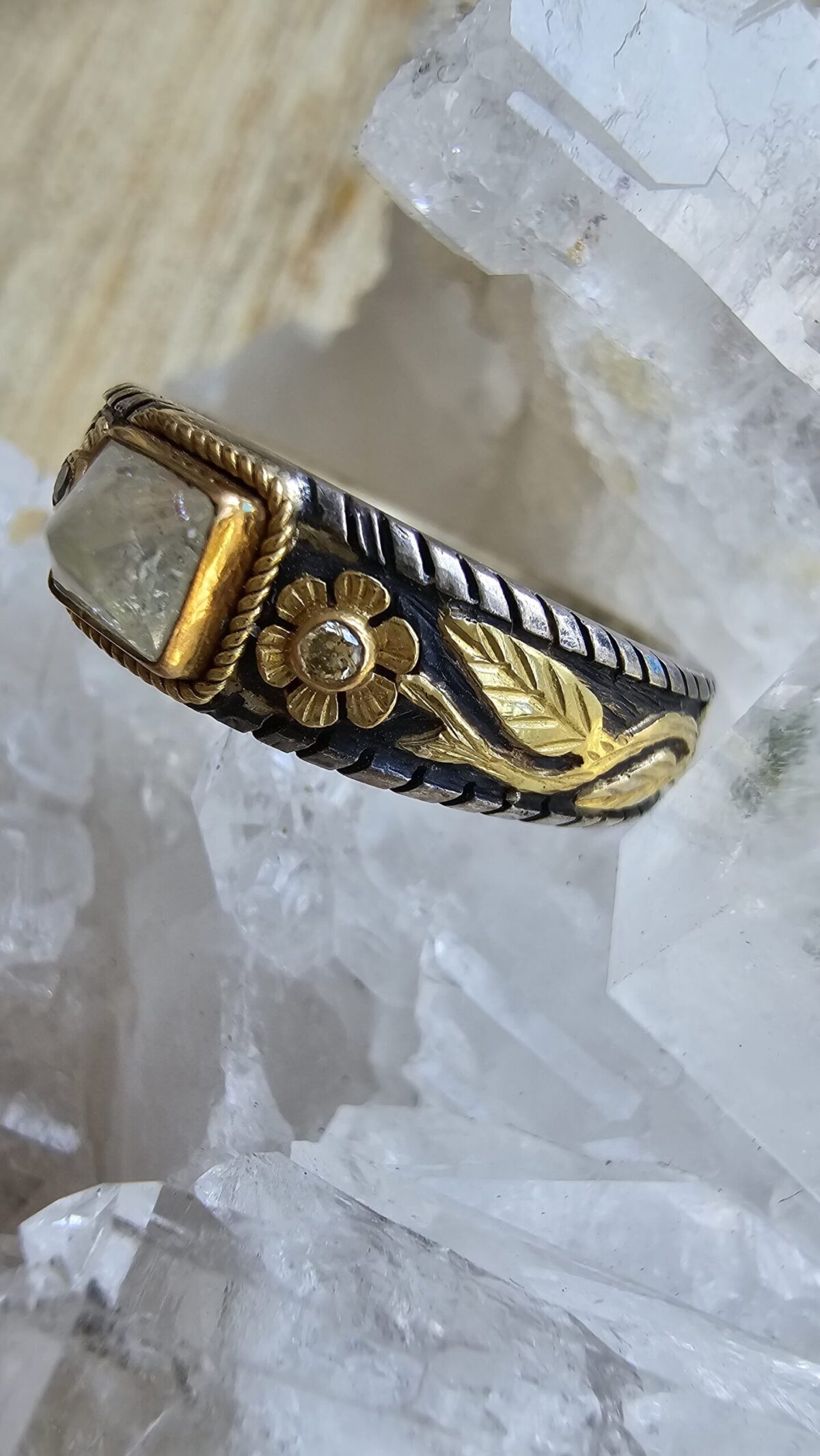 18 AYAR KUVARS ALTIN GÜMÜŞ YÜZÜK - Görsel 1