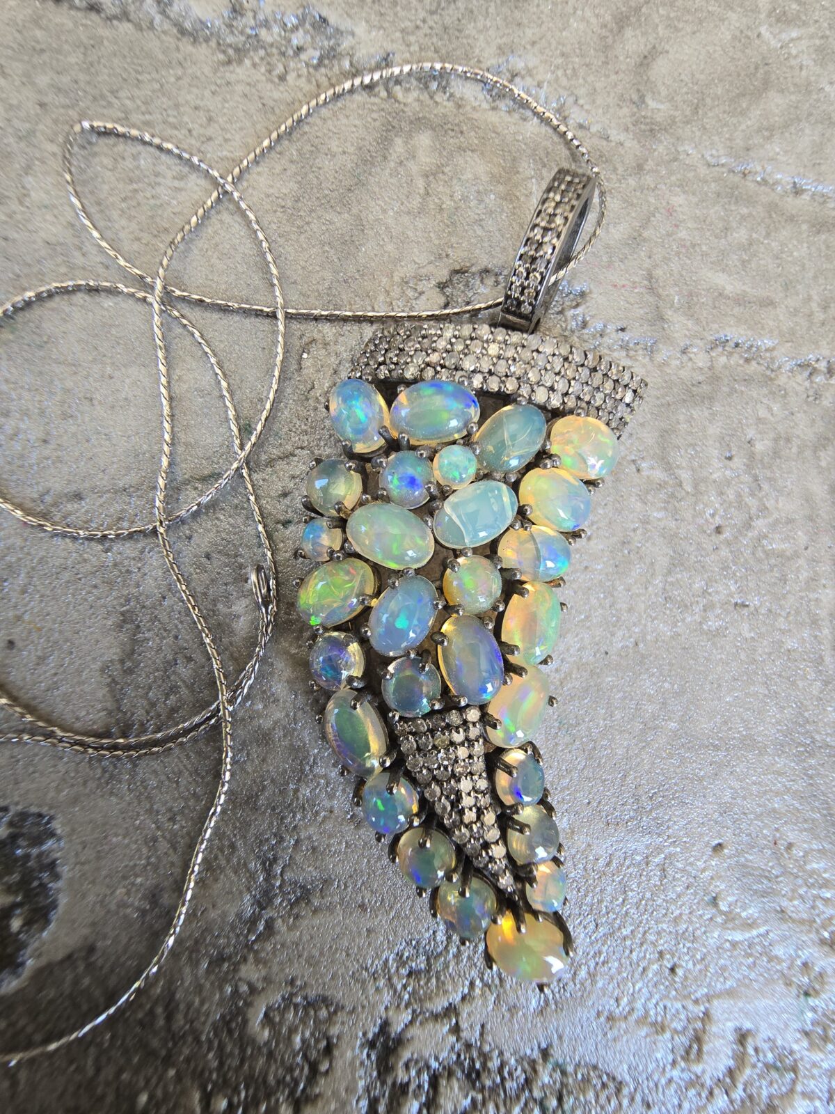 OPAL ELMAS FİLDİŞİ KOLYE - Görsel 2