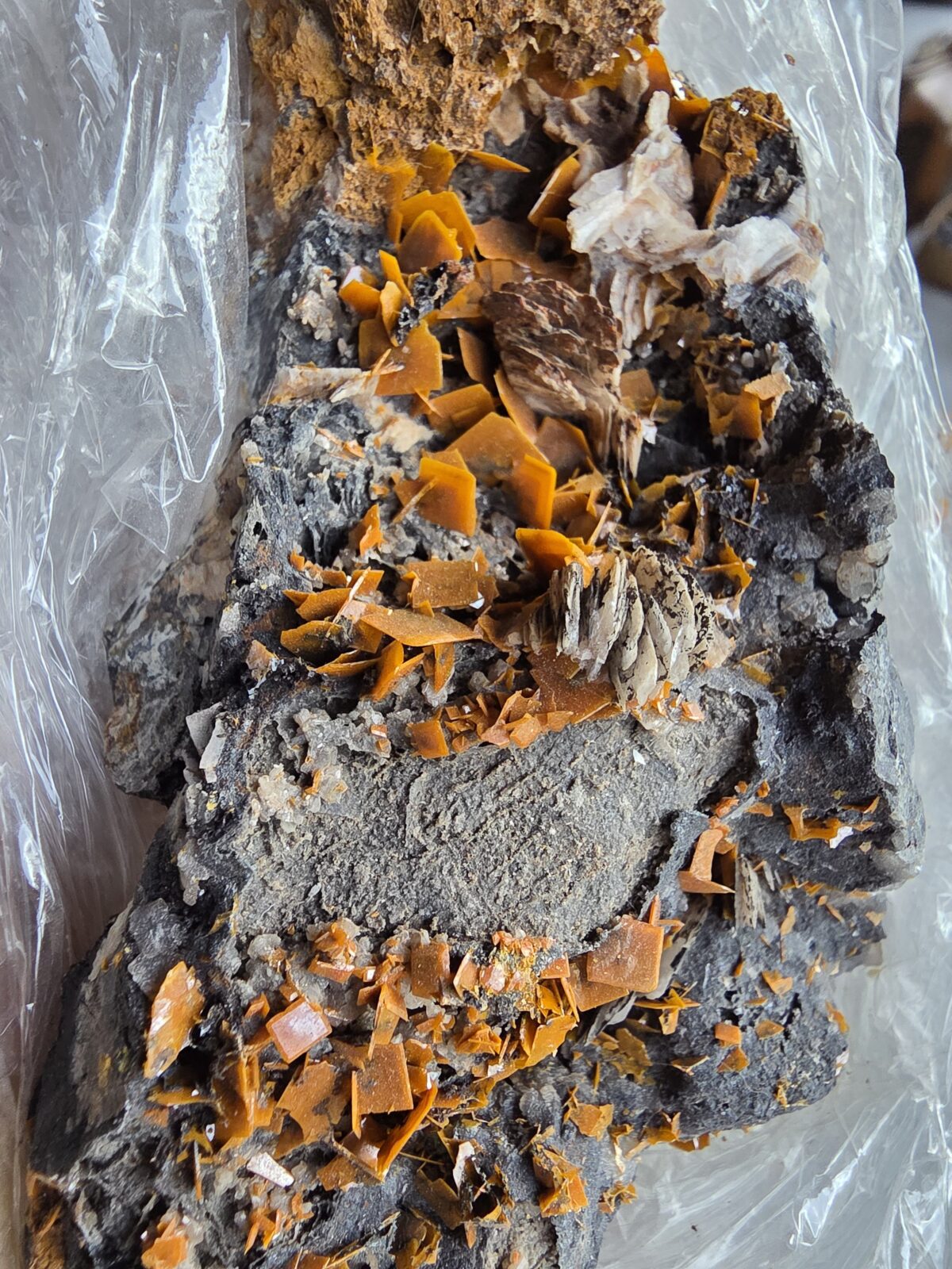 CERUSSITE MİNERALİ GEM - Görsel 3