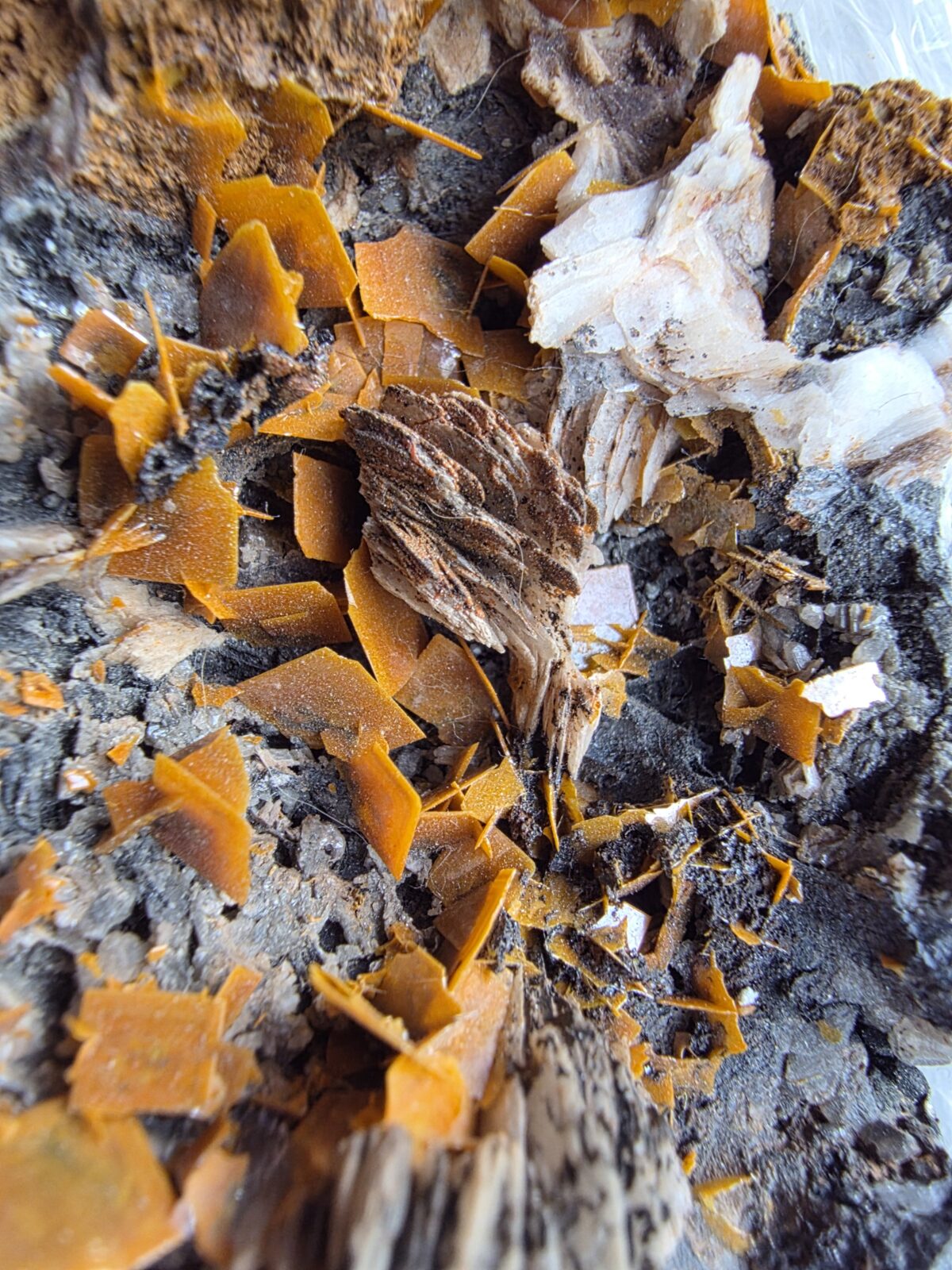 CERUSSITE MİNERALİ GEM - Görsel 2