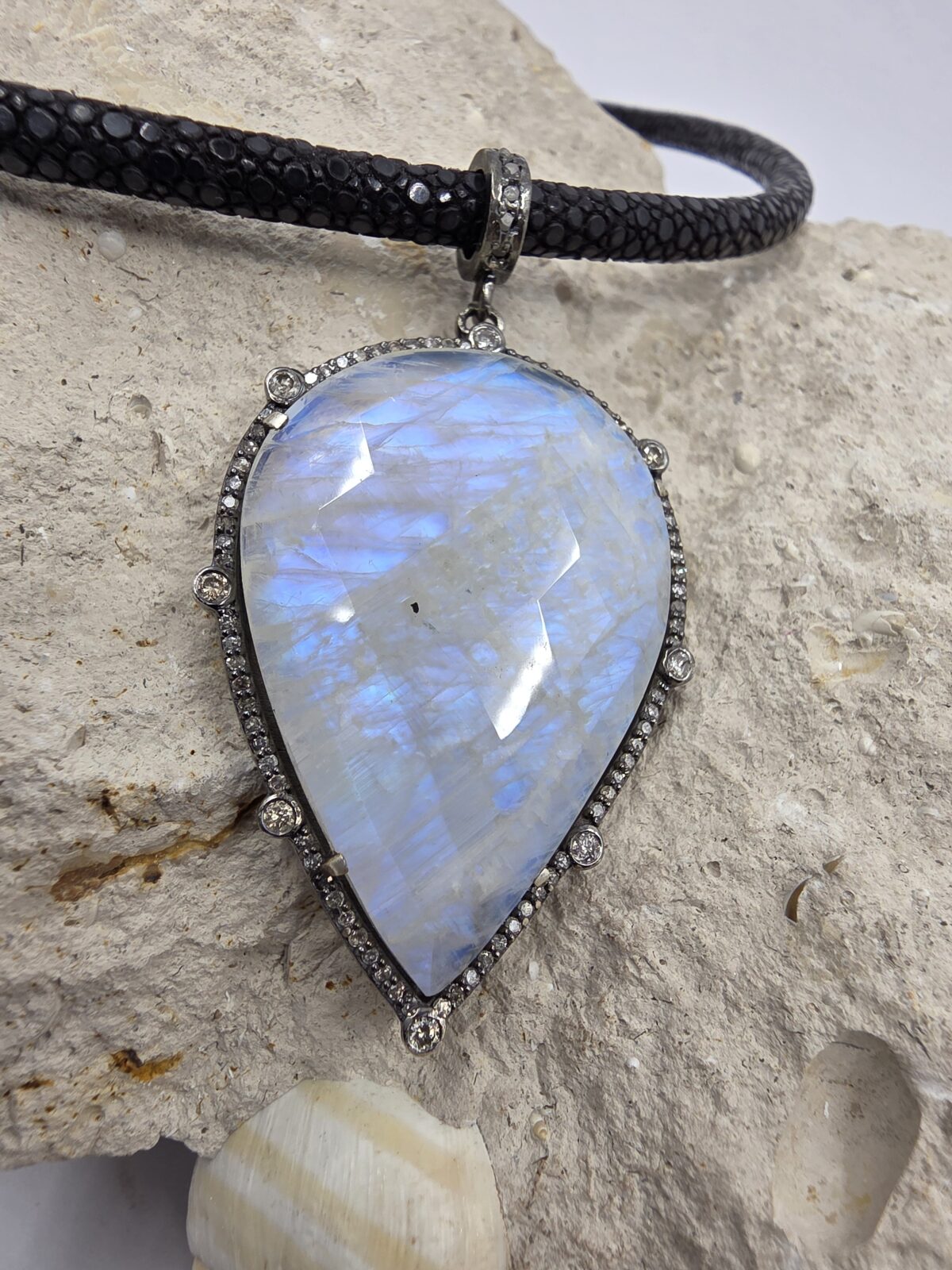 Vatoz Aytaşı Elmas Kolye - Görsel 2