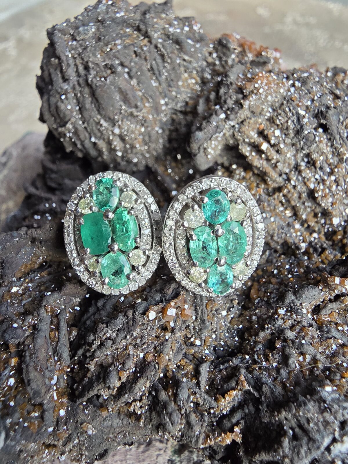 Pırlanta Zümrüt Küpe - Görsel 2