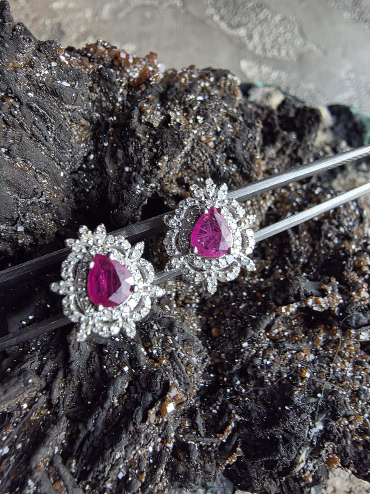 Pırlanta Yakut Küpe - Görsel 4