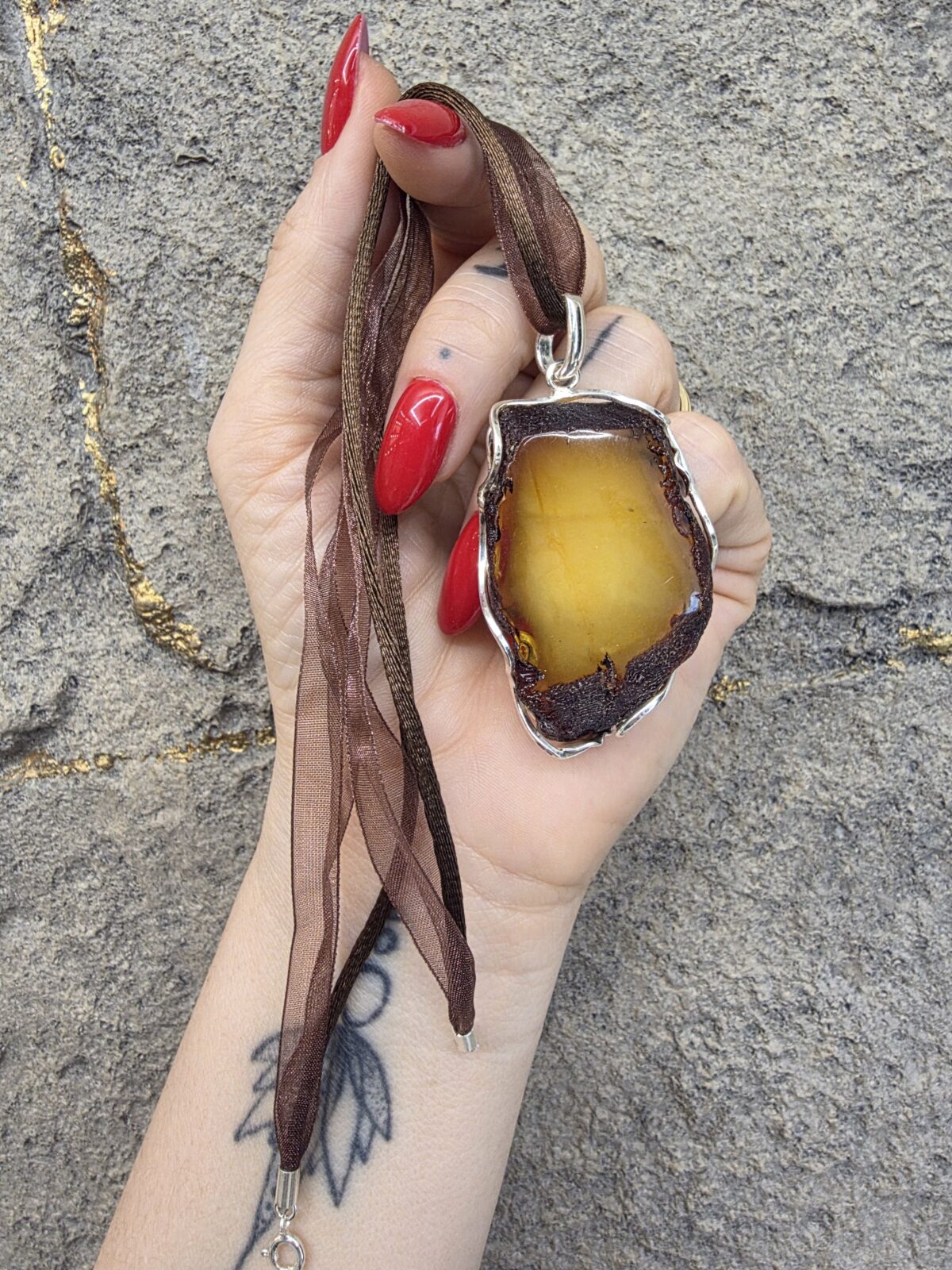 Ham Kehribar Kolye - Görsel 6